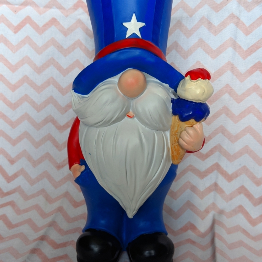 New - Patriotic Gnome with Ice cream - 10"